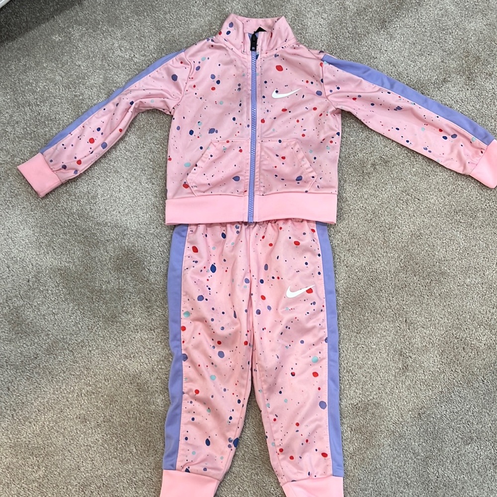 Excellent condition toddler girl Nike outfit